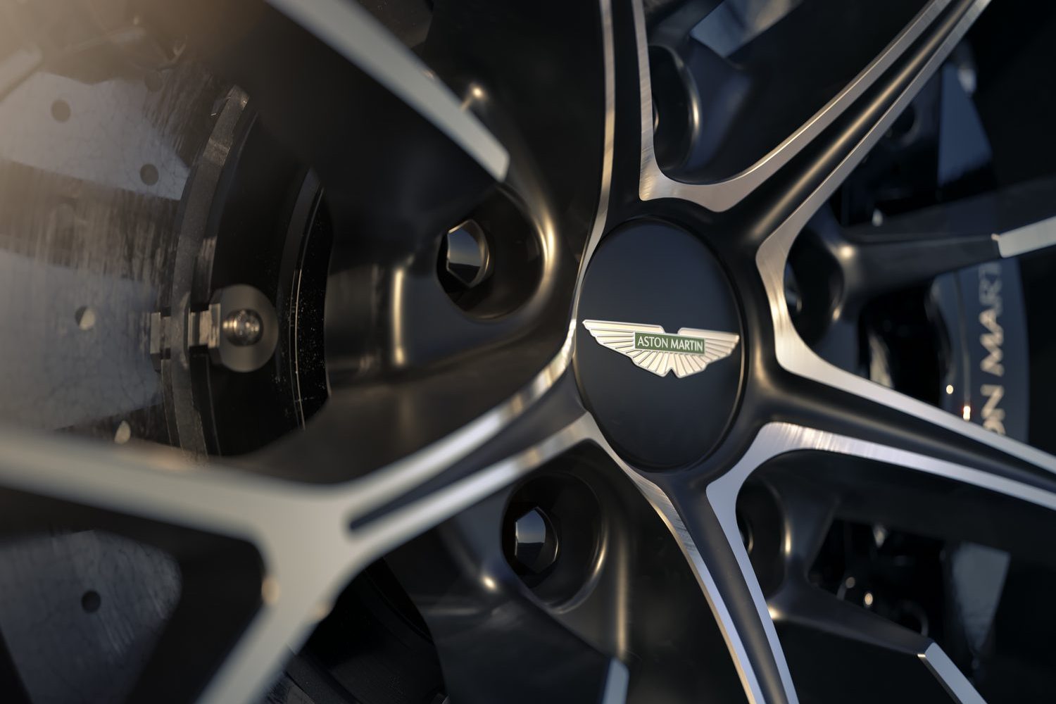 Aston Martin Vantage Roadster unveiled