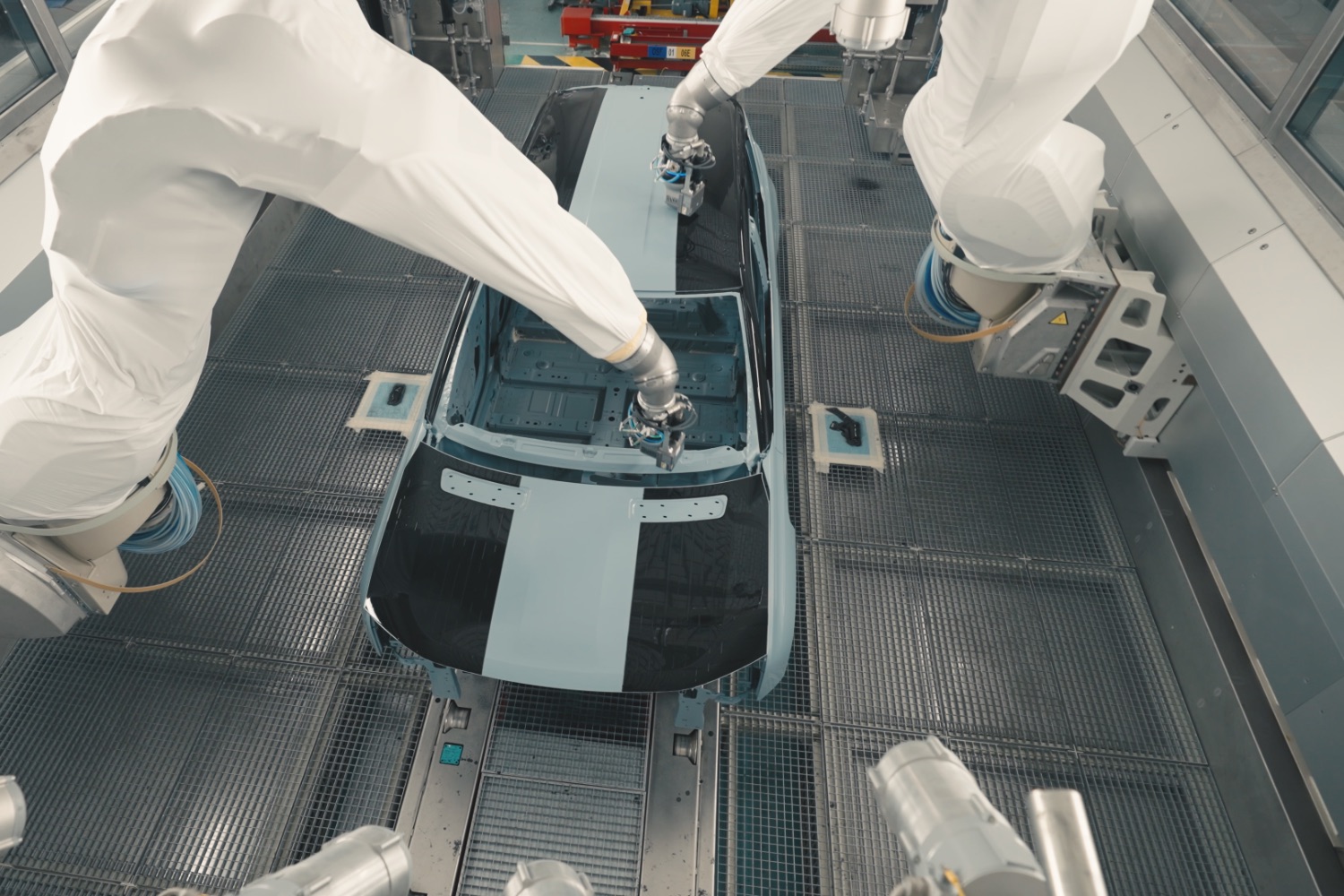 Electric Renault 4 E-Tech gets two-tone paint tech