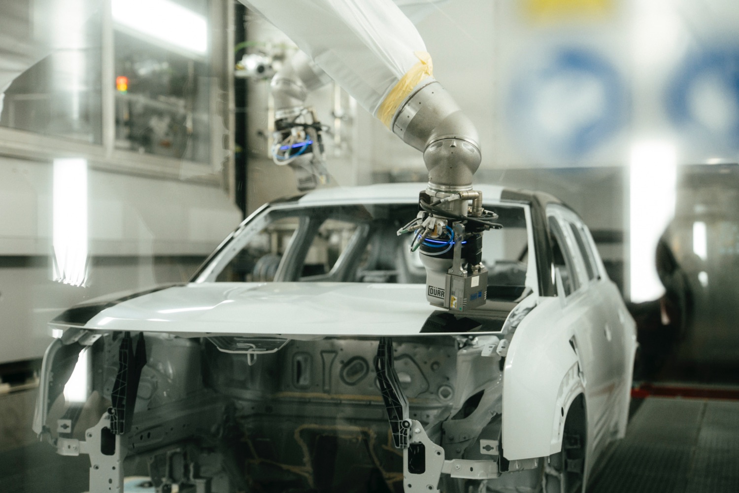 Electric Renault 4 E-Tech gets two-tone paint tech