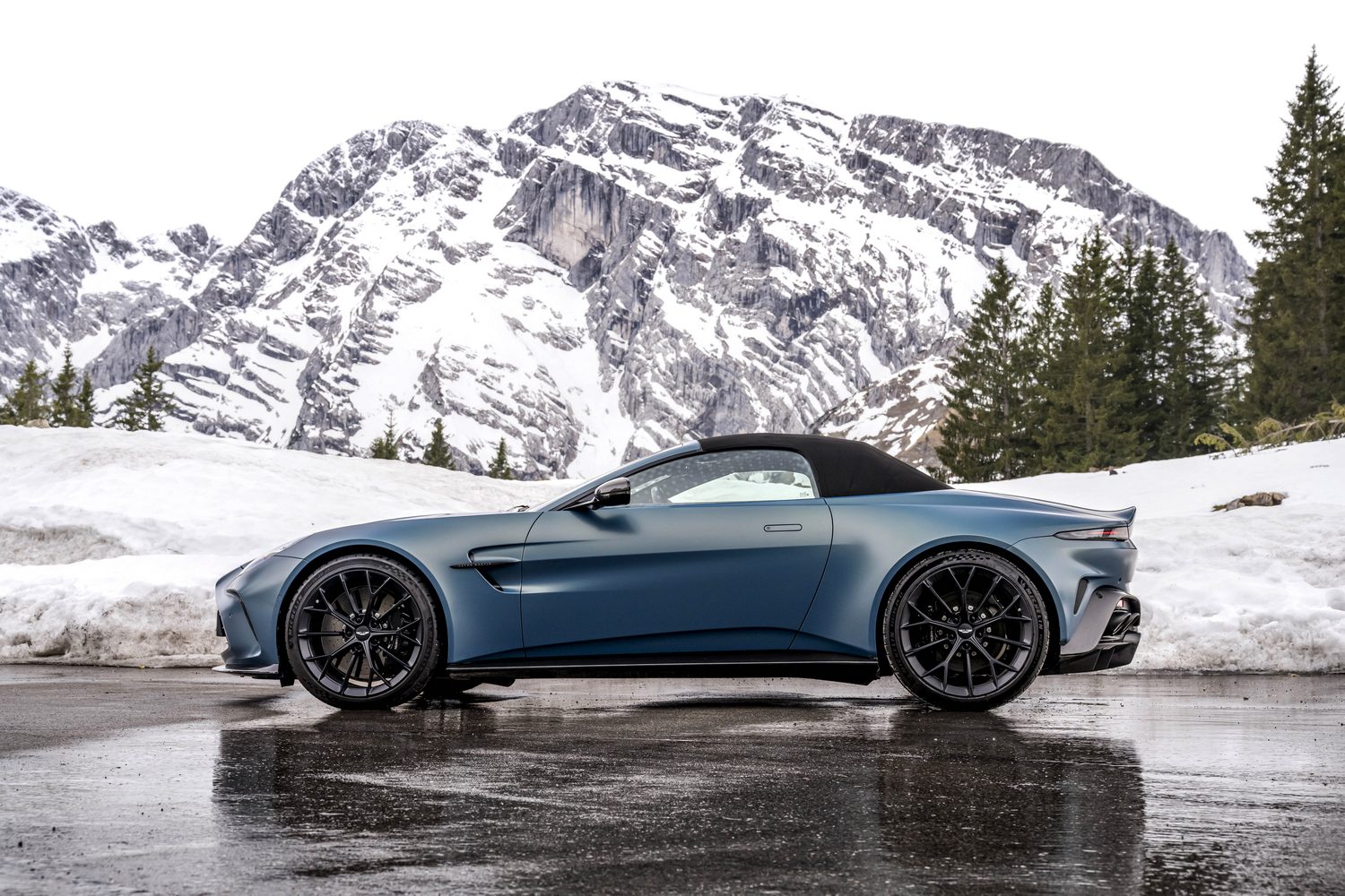 Aston Martin Vantage Roadster (2025)