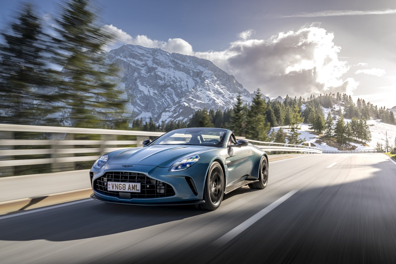 Aston Martin Vantage Roadster (2025)
