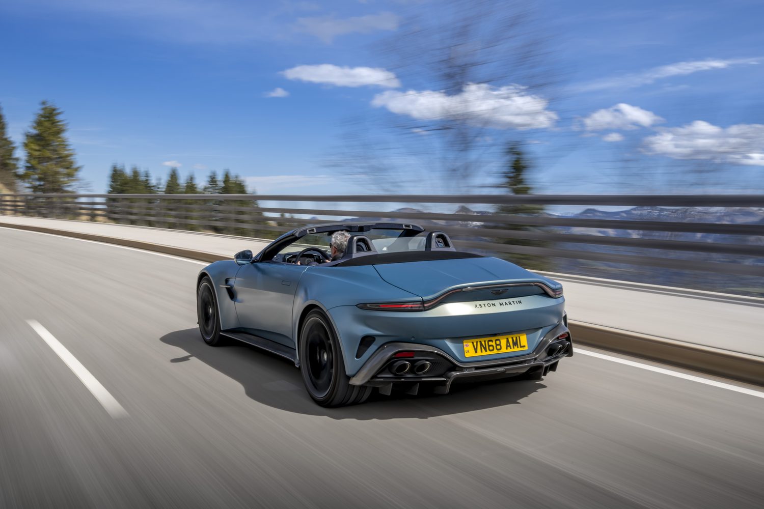 Aston Martin Vantage Roadster (2025)