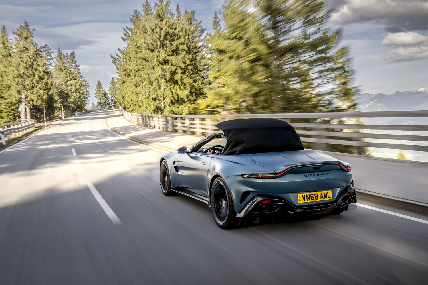 Aston Martin Vantage Roadster (2025)
