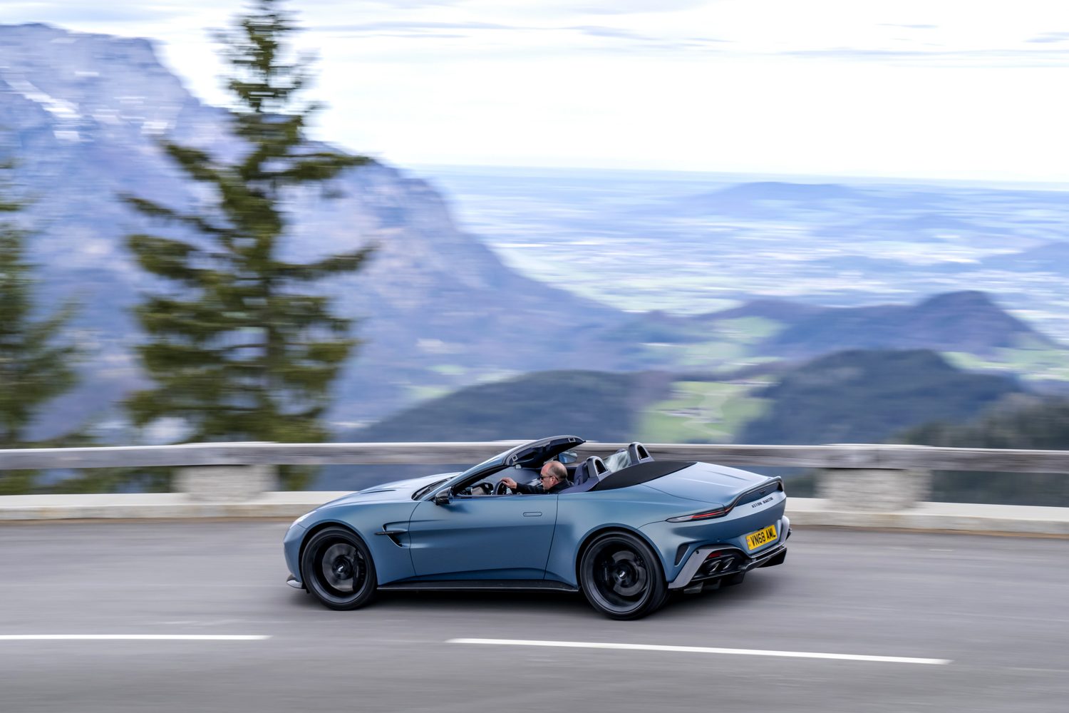 Aston Martin Vantage Roadster (2025)
