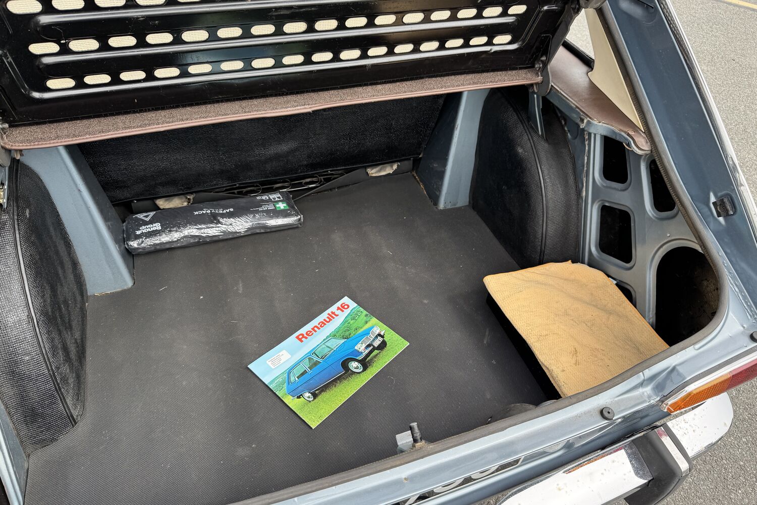 Renault 16 hits 60 and meets an electric descendent Renault 16 hits 60 and meets an electric descendent