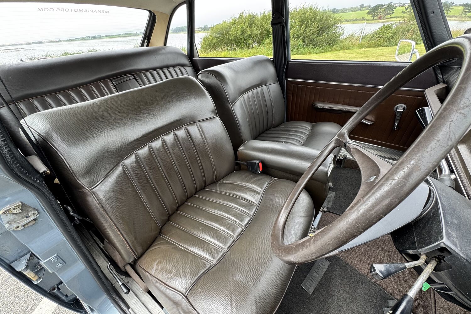 Renault 16 hits 60 and meets an electric descendent Renault 16 hits 60 and meets an electric descendent