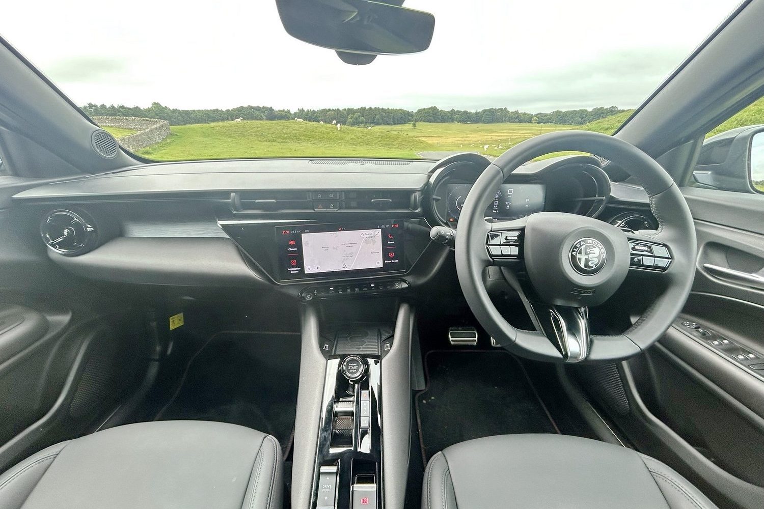 Alfa Romeo Junior Ibrida (2025) Alfa Romeo Junior Ibrida (2025)