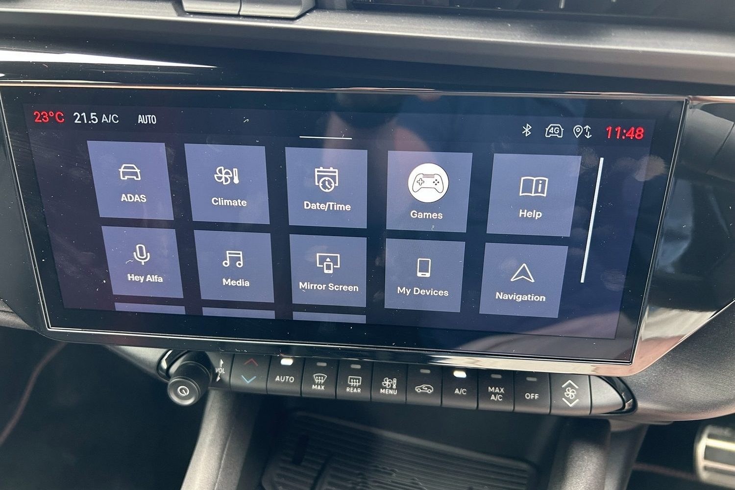 Alfa Romeo Junior Ibrida (2025) Alfa Romeo Junior Ibrida (2025)