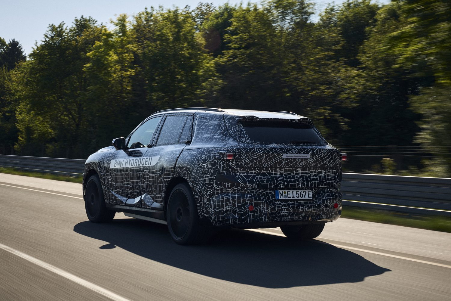 BMW iX5 with hydrogen power teased