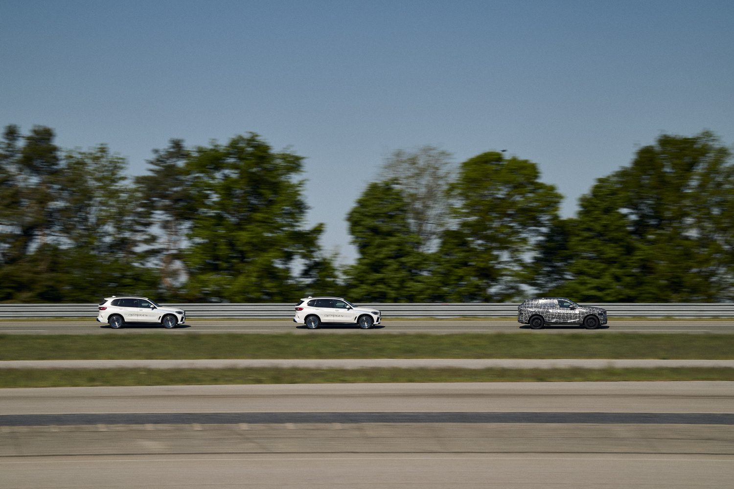 BMW iX5 with hydrogen power teased