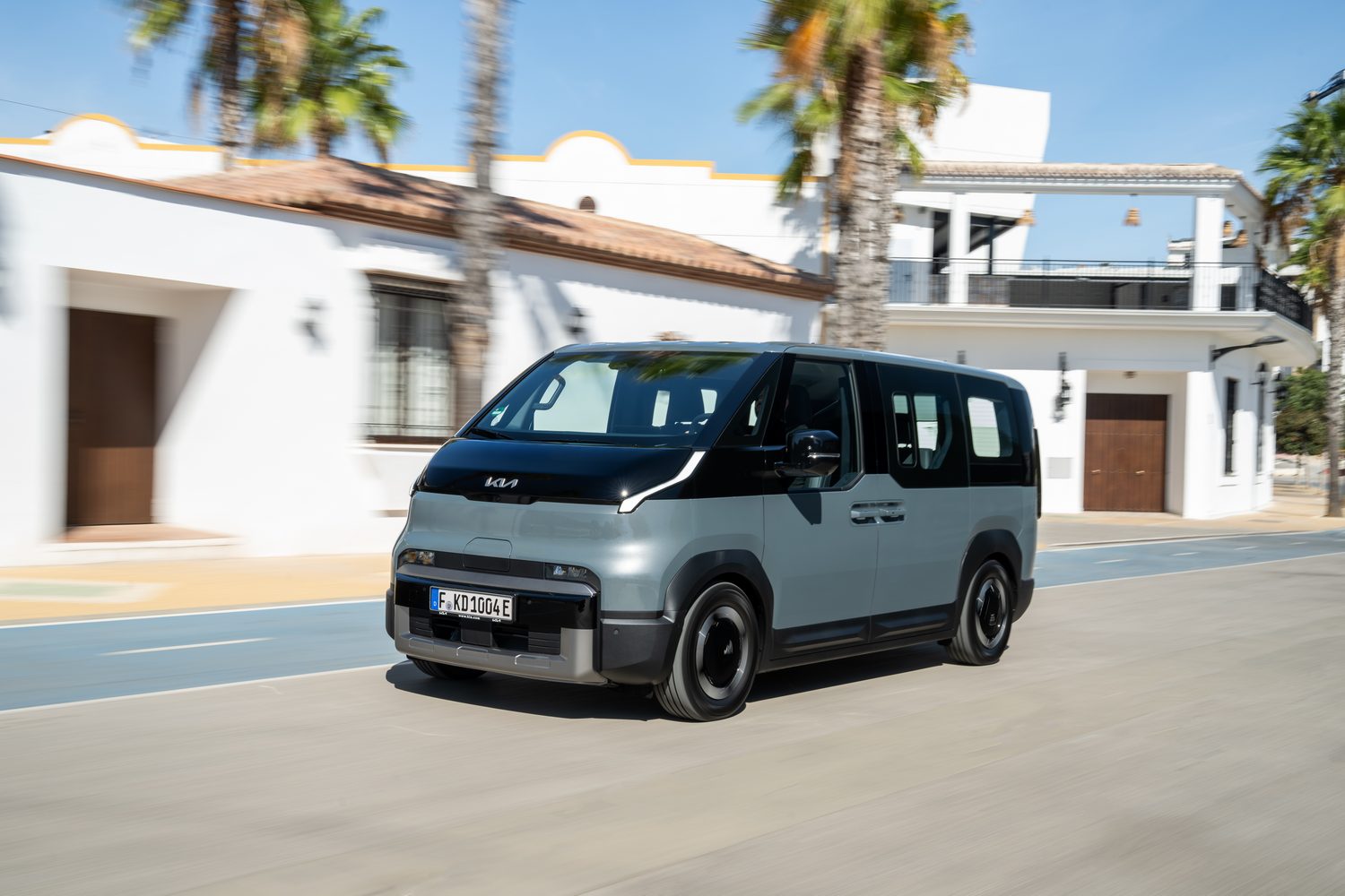 Kia PV5 Passenger (2026) Kia PV5 Passenger (2026)