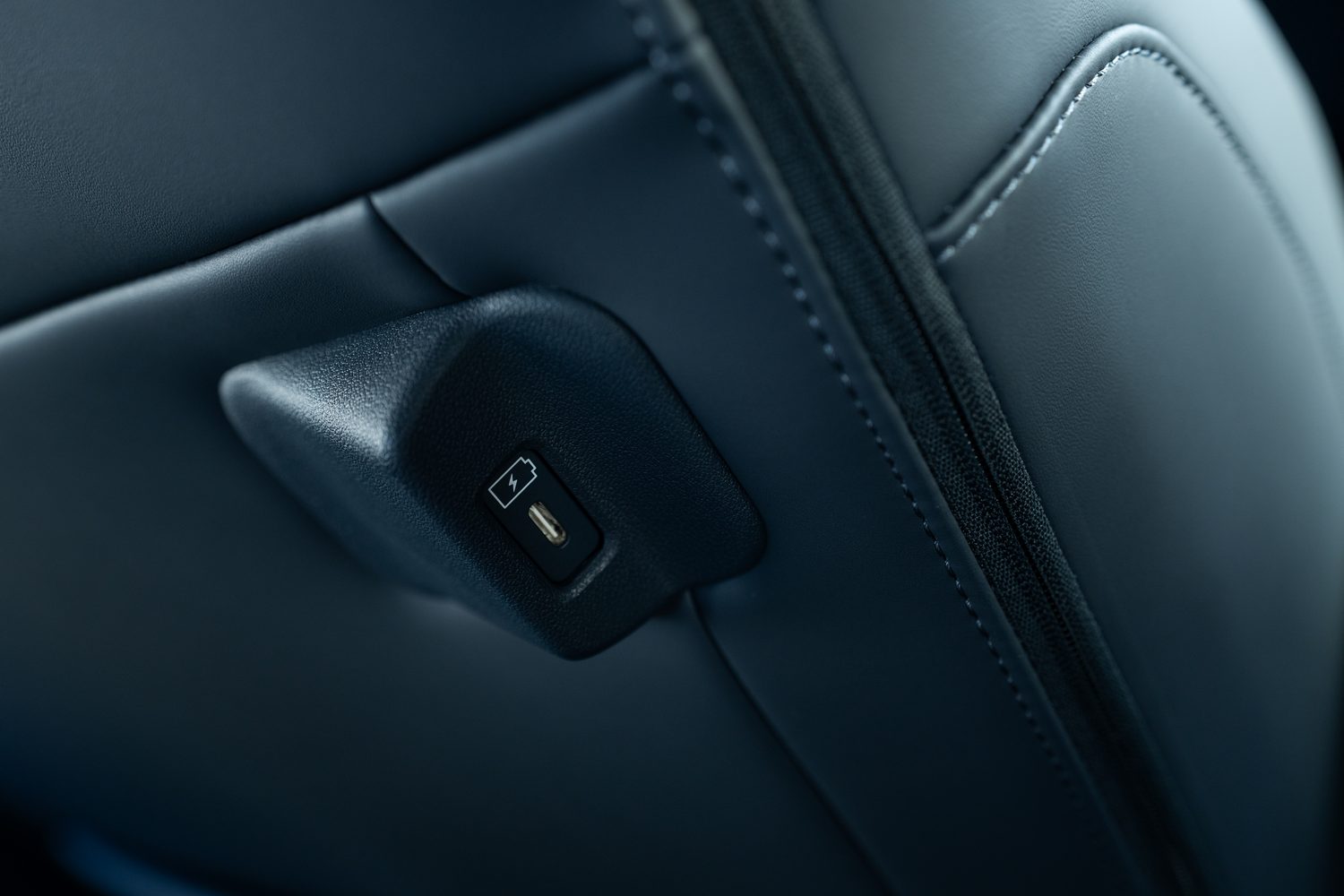 Kia PV5 Passenger (2026) Kia PV5 Passenger (2026)