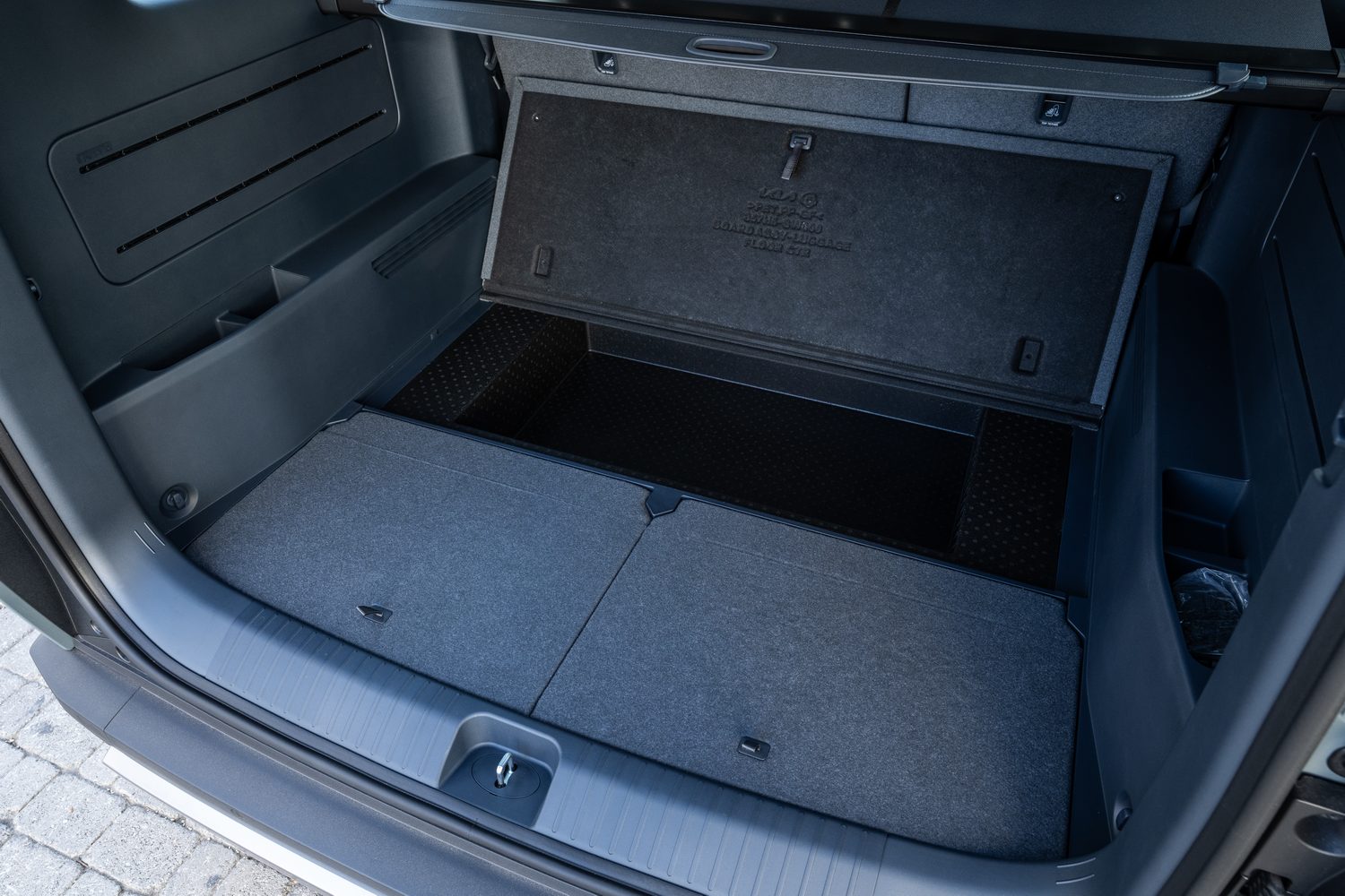 Kia PV5 Passenger (2026) Kia PV5 Passenger (2026)