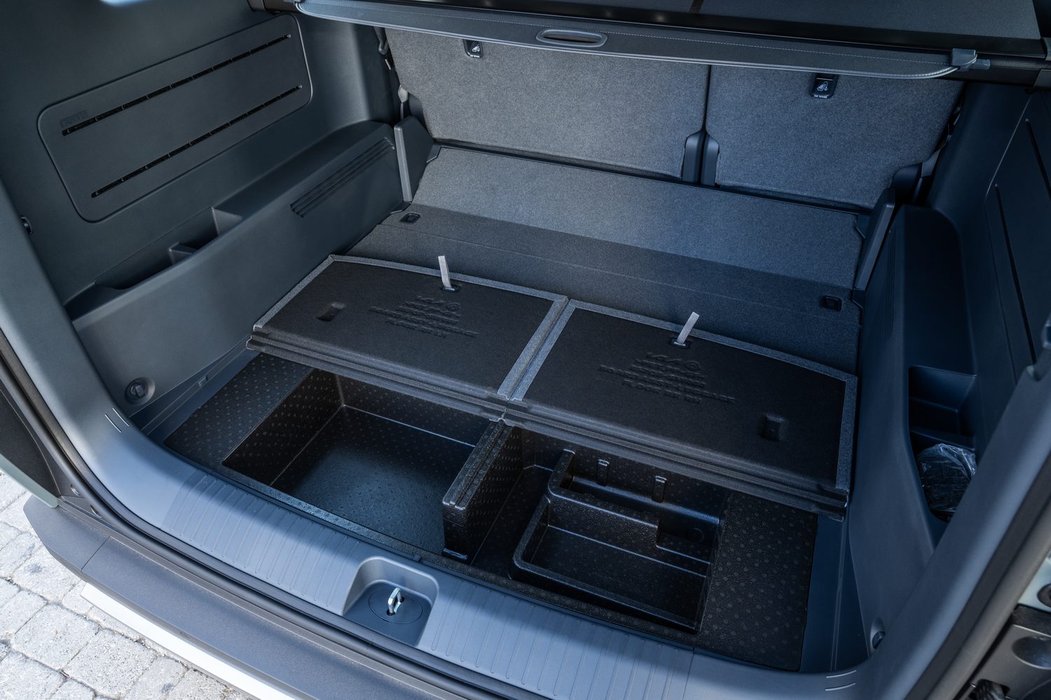 Kia PV5 Passenger (2026) Kia PV5 Passenger (2026)