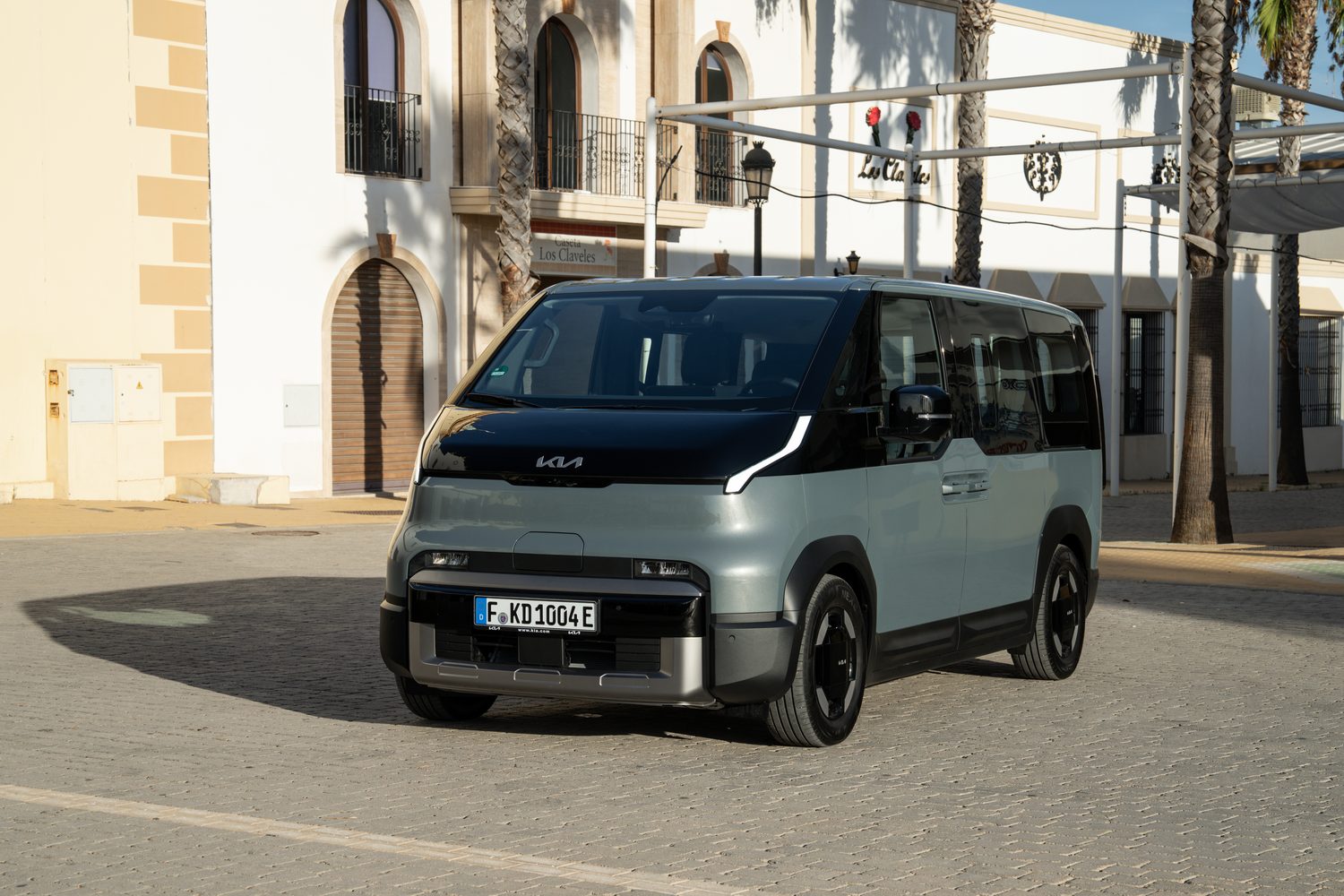 Kia PV5 Passenger (2026) Kia PV5 Passenger (2026)