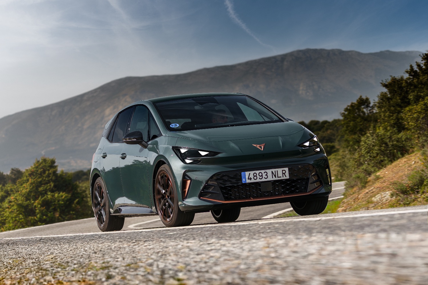 Cupra tees up 262 offers