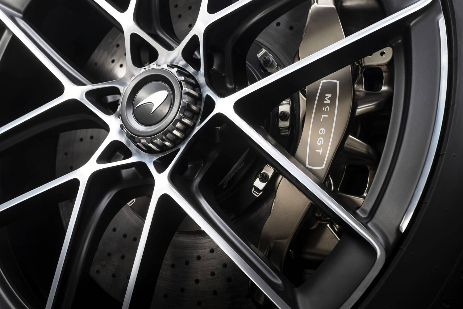 McLaren McL 6GT wheel