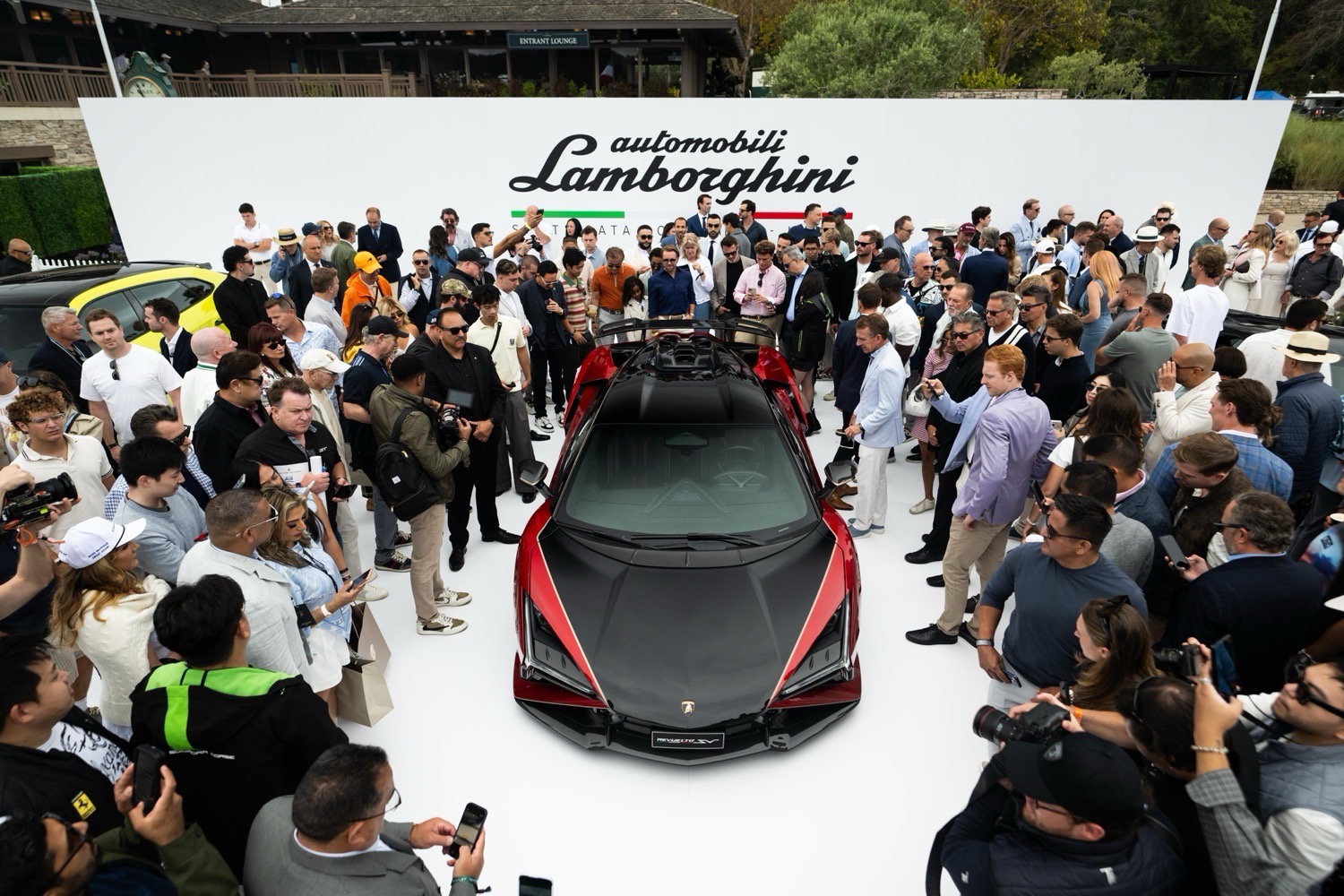Lamborghini Revuelto SV