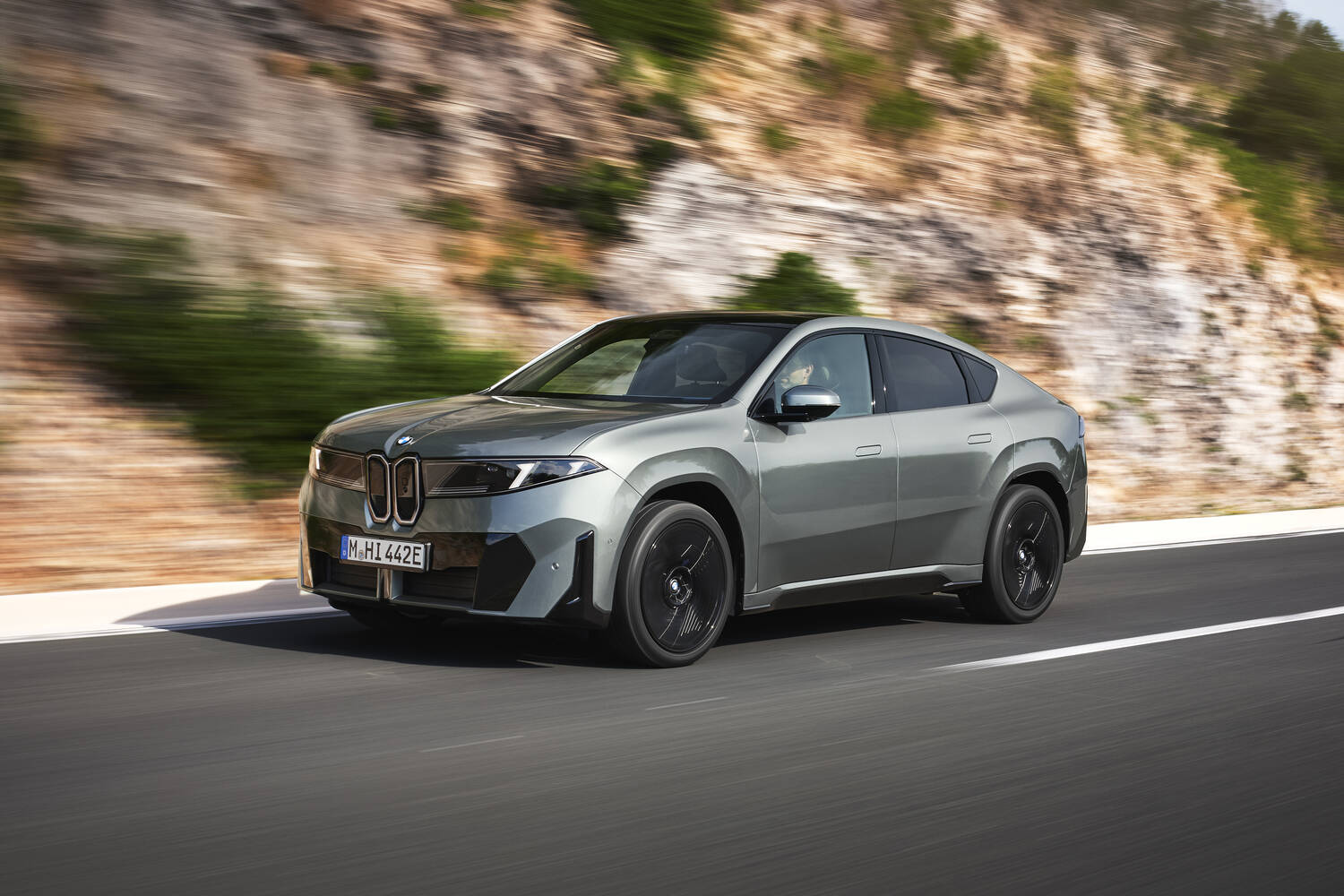 BMW iX4