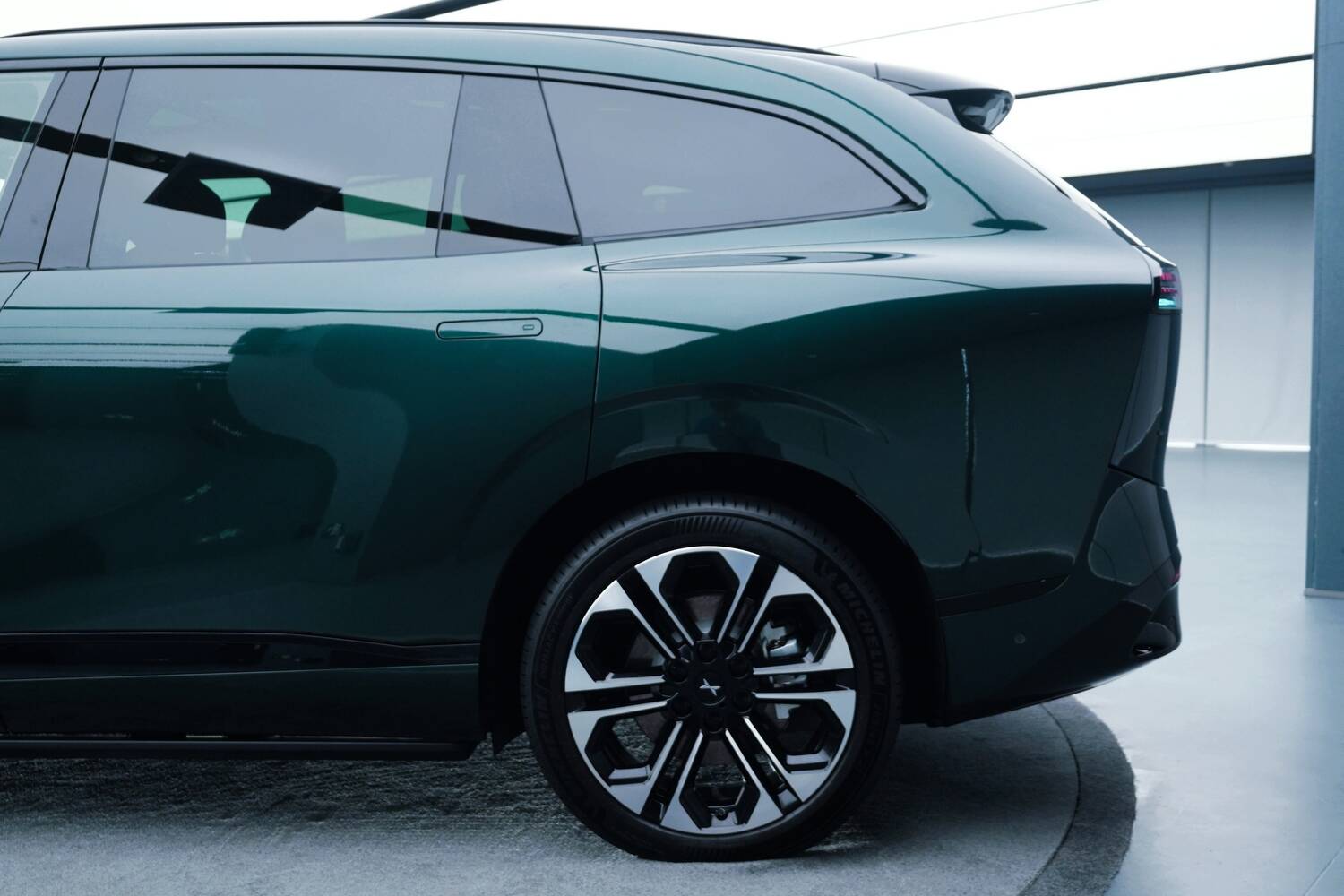 Xpeng G9L