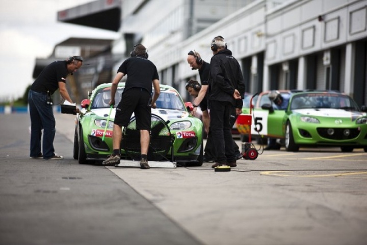 Mazda MX-5 GT4 race car Mazda MX-5 GT4 race car