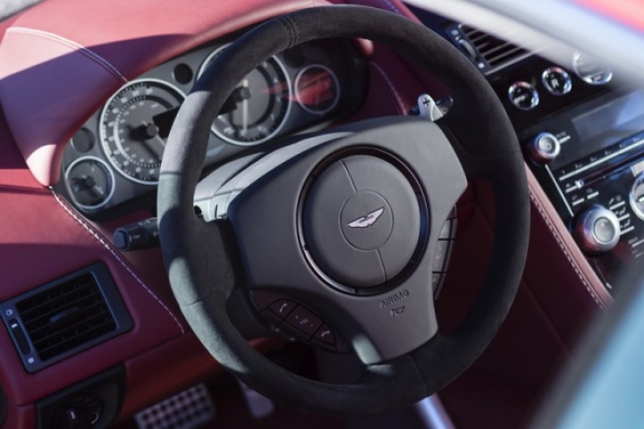 Aston Martin V12 Vantage S