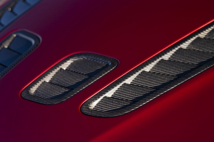 Aston Martin V12 Vantage S