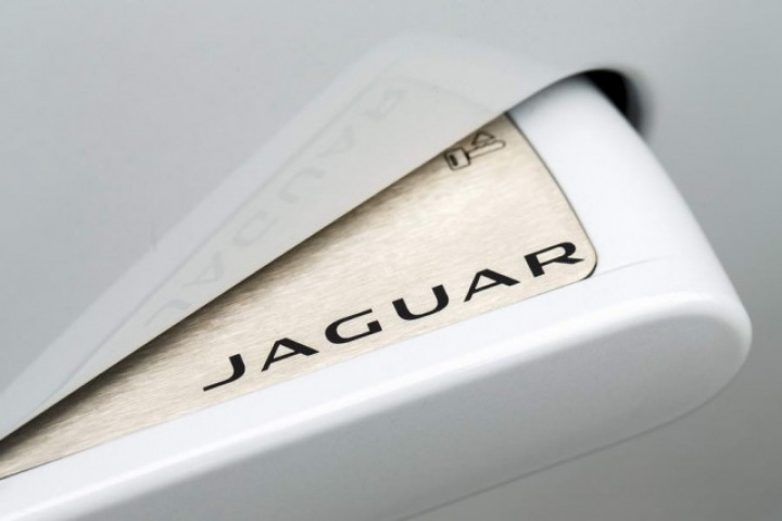 Jaguar F-Type R AWD
