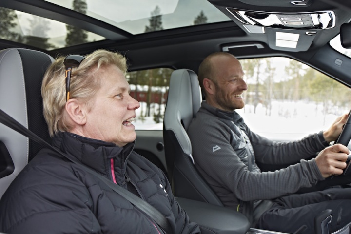 Range Rover SVR takes on icy Silverstone