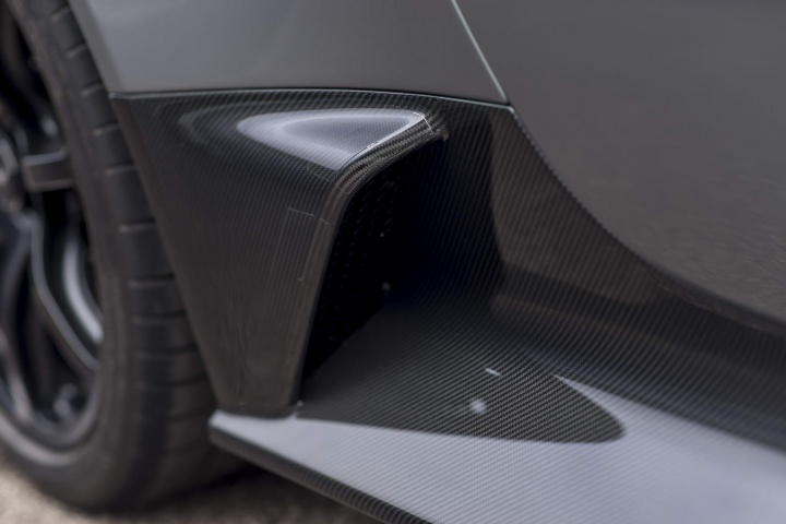 Vantage GT12 loses its head