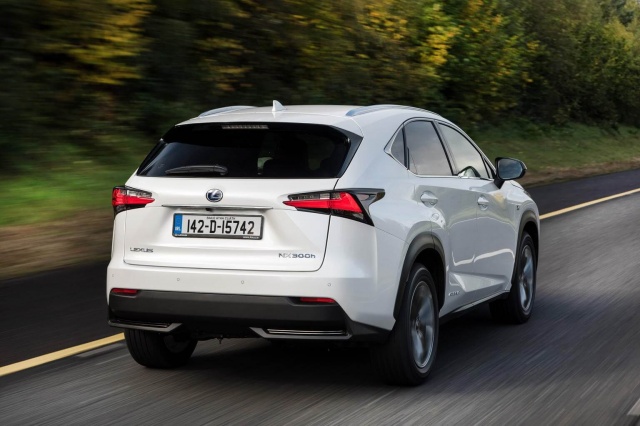 SUV twin test BMW X3 vs. Lexus NX 300h a feature by