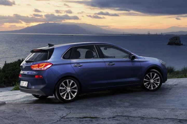 Hyundai i30 1.6 diesel Reviews Complete Car