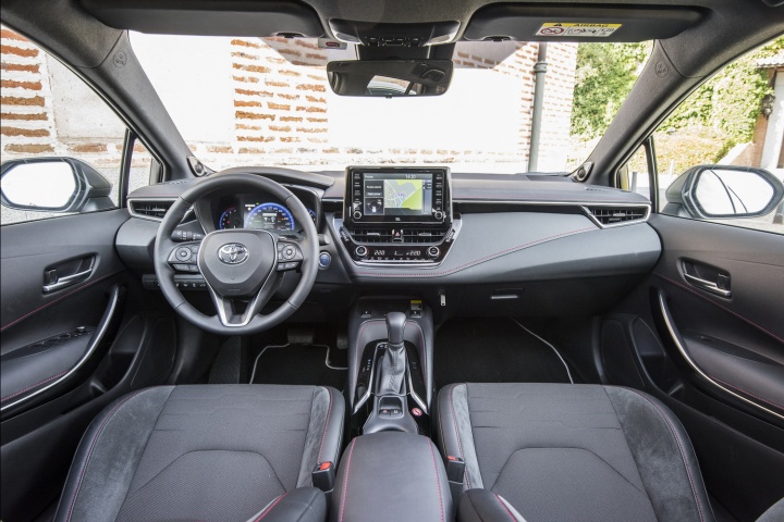 Toyota Corolla 2.0 Hybrid (2019) prototype