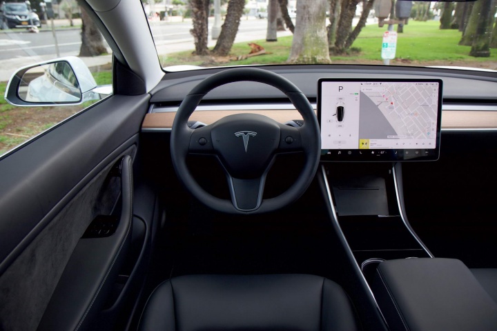 Tesla Model 3 Long-range (2019)