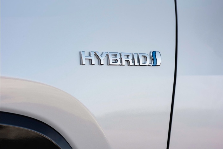 Toyota RAV4 Hybrid AWD-i (2019)