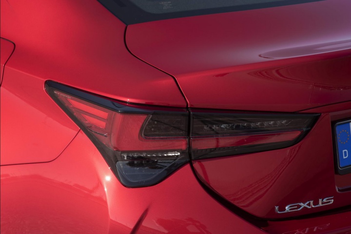 Lexus RC 300h Luxury (2019)