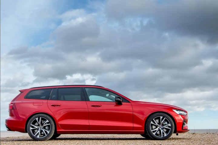 Volvo V60 RDesign T5 petrol (2019) Reviews Complete Car