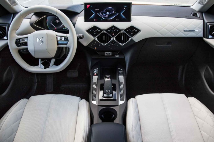 DS 3 Crossback E-Tense prototype (2019)