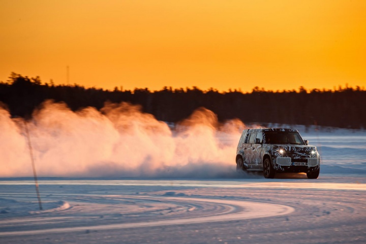 Land Rover teases new Defender