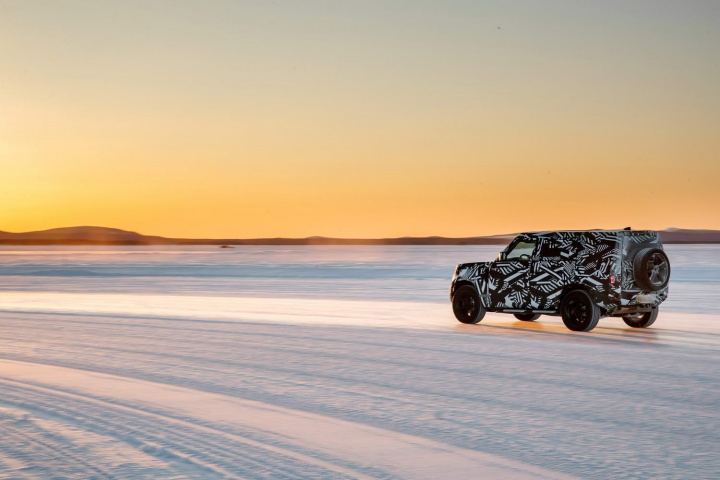 Land Rover teases new Defender