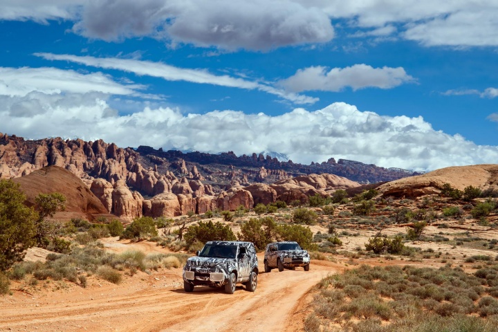 Land Rover teases new Defender