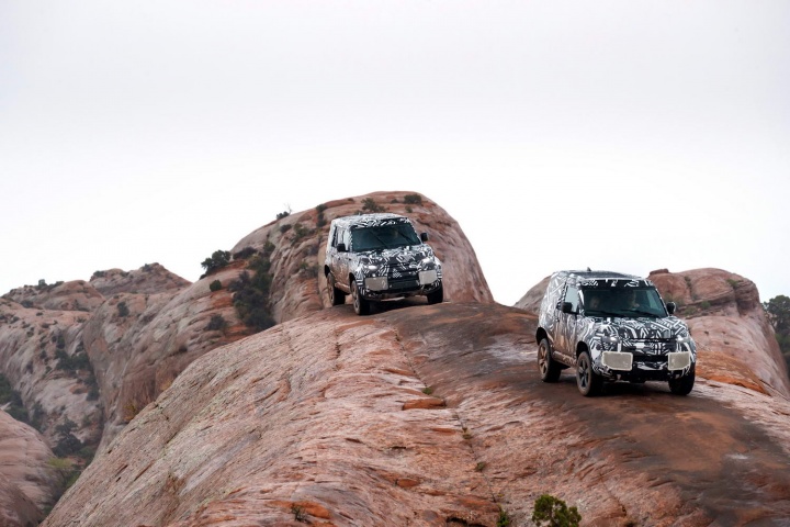 Land Rover teases new Defender