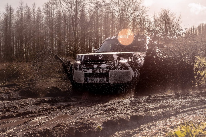 Land Rover teases new Defender