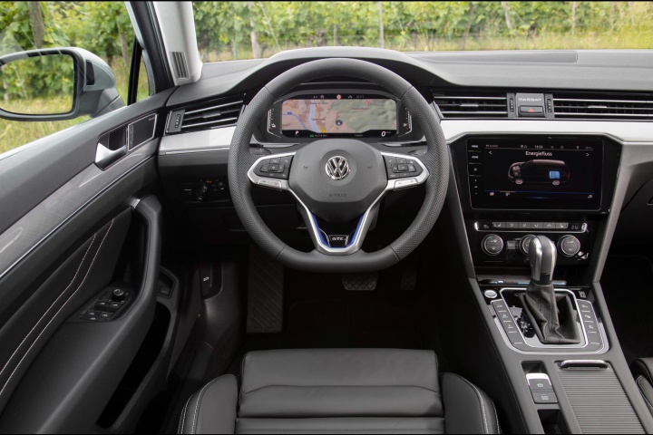 Volkswagen Passat GTE Estate (2020)