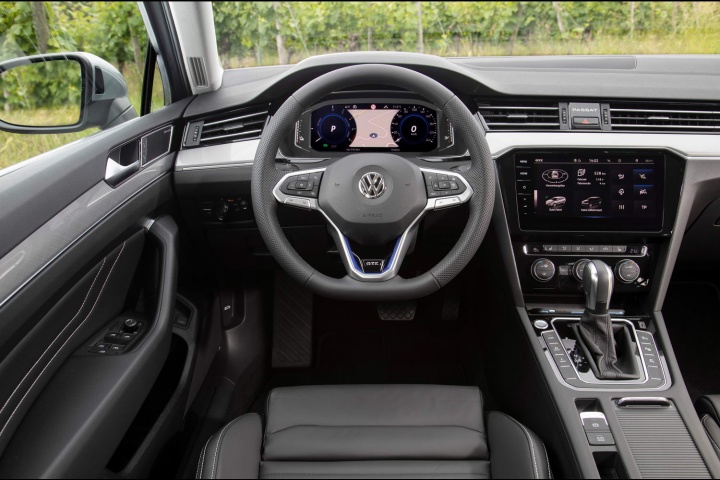 Volkswagen Passat GTE Estate (2020)