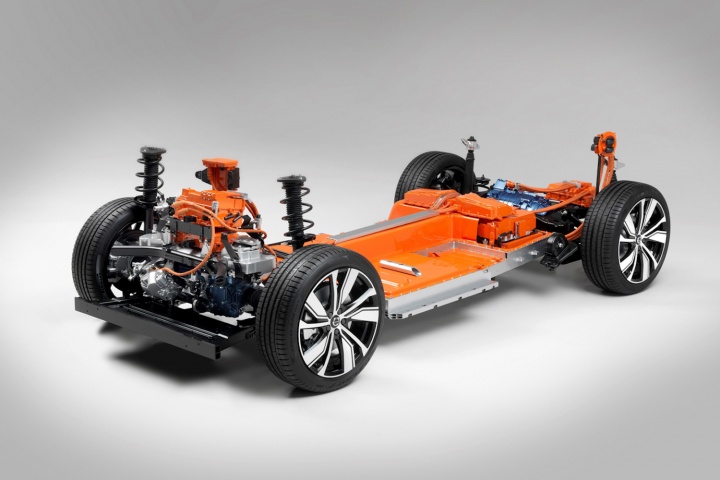 Volvo preps electric XC40 for launch