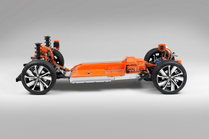 Volvo preps electric XC40 for launch