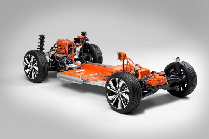 Volvo preps electric XC40 for launch