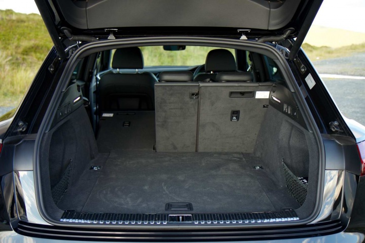Audi e-tron 55 quattro SUV (2019)