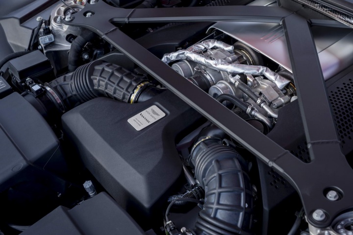 Aston Martin Vantage AMR manual (2020)